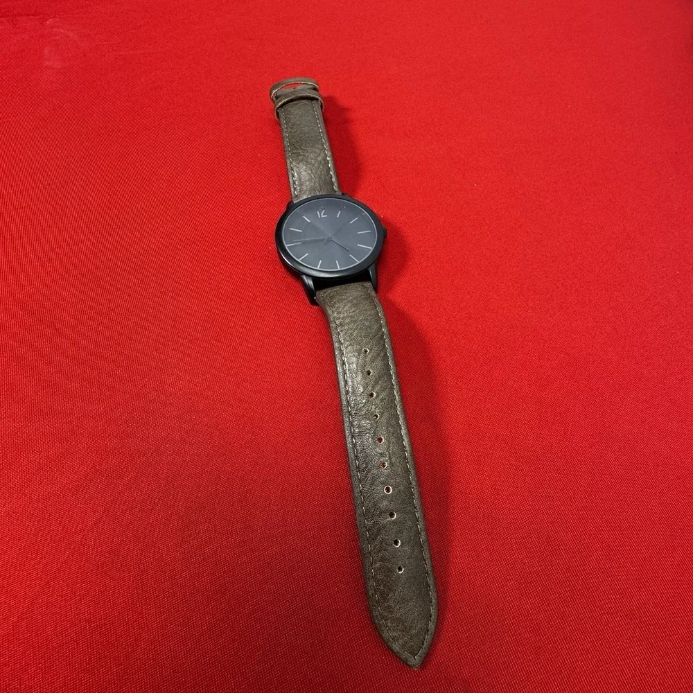 Men Watch Business Fashion Ultra Thin Dial Leather Look Strap‎  UNTESTED